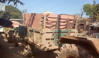 अवैध खनन के पत्थरों से लदी दो ट्रैक्टर ट्रॉली जब्त