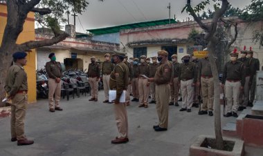 एसपी ने किया तीन थानों का निरीक्षण, पुलिसकर्मीयों से किया सीधा संवाद