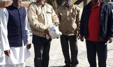 घायल राष्ट्रीय पक्षी की बचाई जान,  पक्षियों के प्रति प्रेम का दिया परिचय