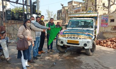 उपखंड अधिकारी दिनेश कुमार शर्मा ने कोविड जागरुकता रथ को हरी झंडी दिखाकर किया रवाना