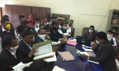 एडीजे न्यायालय की मांग को लेकर बार एसोसिएशन उदयपुरवाटी ने मुख्यमंत्री के नाम उपखंड अधिकारी को सौंपा ज्ञापन