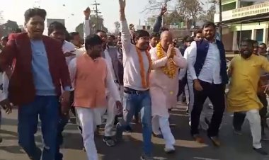 पर्चा दाखिला कर लौट रहे टप्पु सिंह बोले: चौरीचौरा की जनता ने मुझे कर्जदार बना दिया