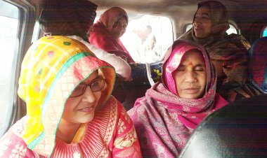 श्रद्धा का उमड़ा सैलाब महिला श्रद्धालुओं का 30 सदस्यीय दल बृज दर्शन के लिए हुआ रवाना।