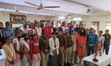 महिलाओं व छात्राओं को आत्मरक्षा साइबर क्राइम व स्पीक ऐप की दी जानकारी