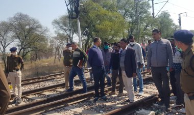 उत्तर मध्य रेलवे के DRM ने रामगढ़ स्टेशन पर किया निरीक्षण, रेलवे ट्रैक की गहनता से की जांच