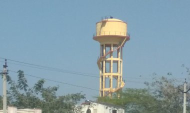 पानी की टंकी के पास 65 वर्षीय व्यक्ति की मिली लाश, बगल में पड़ा मिला चाकू