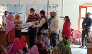 वर्ल्ड विजन इंडिया संस्थान ने गोद लिए आंगनवाड़ी केंद्रों को दिए स्वास्थ्य सामग्री