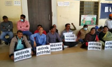 नगर परिषद में कांग्रेस बोर्ड के खिलाफ एकजुट हुए भाजपा पार्षद