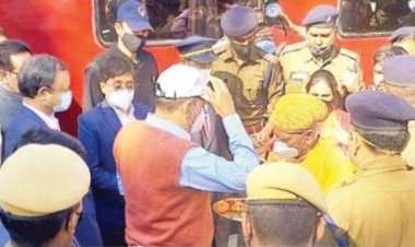 पब्लिक के सुझावों पर स्टेशन पर सुविधाएं बढ़ाने पर विचारः शर्मा