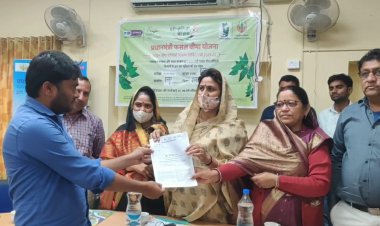 किसान सरकार की योजनाओं का लाभ उठाएं  : उद्योग मंत्री शकुंतला रावत