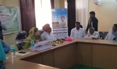 सरकारी योजना मेरी पॉलिसी मेरे हाथ:  विधायक साफिया जुबेर की मौजूदगी में किसानों को फसल बीमा योजना पॉलिसीयां की गई वितरित