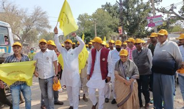 मुंडावर में अहीर रेजिमेंट की मांग को लेकर ग्रामीणों ने रैली निकालकर खेड़कीदौला टोल प्लाजा के लिए हुए रवाना