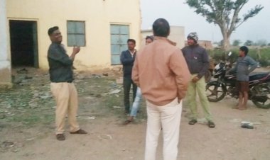 मोटरसाइकिल को छोड़कर भागे 2 संदिग्ध बालक, सूचना पर पुलिस ने जप्त की बाइक