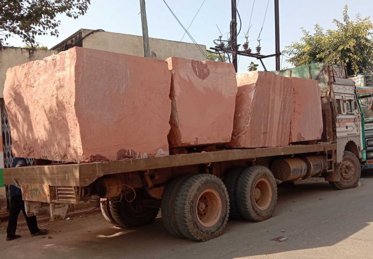 बयाना पुलिस की कार्यवाही, अवैध खनन के पत्थरों से लदे तीन वाहन जब्त