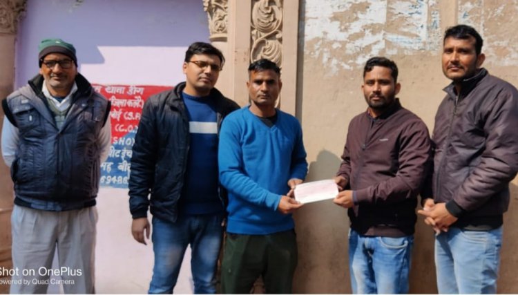 प्रधानमंत्री सुरक्षा योजना के अंतर्गत मृतक किसान के पुत्र को दिया 2 लाख रुपये की सहायता राशि का चैक