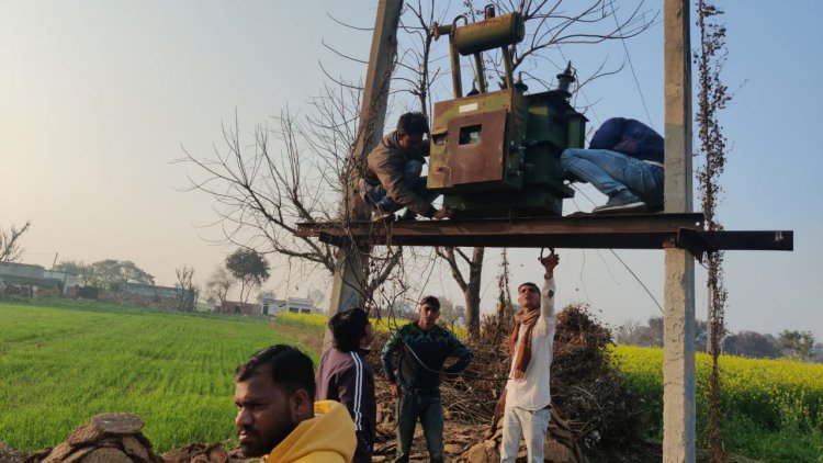 बिजली के बिल बकायादारों के विद्युत विभाग ने काटे कनेक्शन