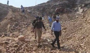 गोवर्धन पर्वत को बचाने के लिए लोगों का अनोखा प्रदर्शन मौके पर पहुंचा प्रशासन, ग्रामीणों से की समझाइश