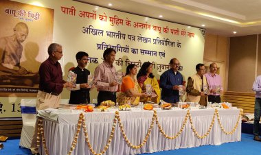 इस नदी की धार में ठंडी हवा आती तो है नाव जर्जर ही सही लहरों से टकराती तो है- राही