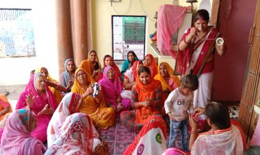 गुरला में मनाया गया फागोत्सव, गुलाल व फूलों से खेली होली भजन कीर्तन का लिया आनंद