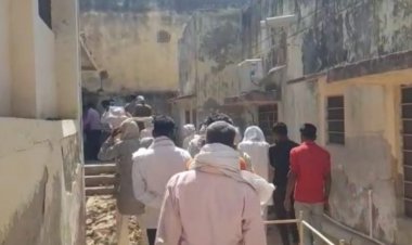 खेत में पानी देकर आ रहे व्यक्ति की बिजली के पोल से करंट लगने से हुई मौत