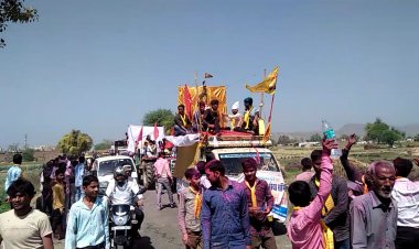 धूमधाम से निकाली श्री श्री 108बाबा लालदास जी महाराज की पालकी एवं झाकियां