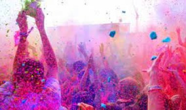 थानों में खूब उड़ा अबीर-गुलाल, ढोल की थाप पर जमकर नाचे खाकीधारी: भाजपाइयों ने एसपी संग खेली होली