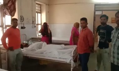 टीन शैड डालते समय हुआ हादसा : करंट लगने से एक युवक की मौत दो घायल