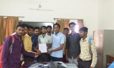 कॉलेज में रिक्त पदों को भरने की मांग को लेकर सौपा ज्ञापन