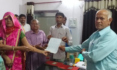 ग्राम विकास अधिकारी के बिगड़े बोल पर भड़के वार्ड पंच: पाक्षिक बैठक का किया बहिष्कार कर SDM को सौंपा ज्ञापन