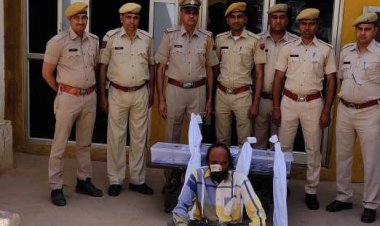 नौगावां थाना पुलिस की बड़ी कार्यवाही, हथियारों का जखीरा पकड़ एक तस्कर को किया गिरफ्तार