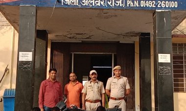 कठूमर थाना पुलिस की कार्यवाही: 5 गौतस्करो को एक देसी कट्टा एवं बिना नम्बरी मोटरसाइकिल सहित किया गिरफ्तार