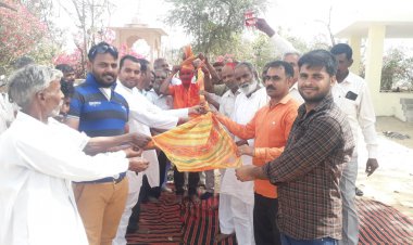 मसारी रोड धूंध कूटी मंदिर पर सैन समाज की बैठक में 12 गांवों के प्रतिनिधियों ने लिया भाग