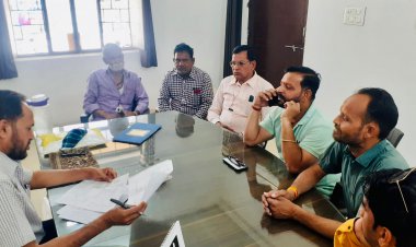 नगरपालिका क्षेत्र की विभिन्न समस्याओं के लिए अधिकारियों से मिला प्रतिनिधिमंडल