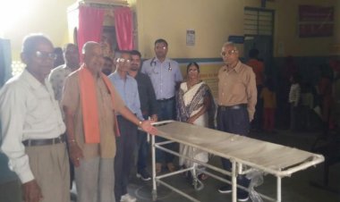 मरीजों की समस्याओं व सुविधाओ के अभाव को देखकर सेटेलाइट अस्पताल में स्ट्रेचर सहित मेडिकल उपकरण किए भेंट