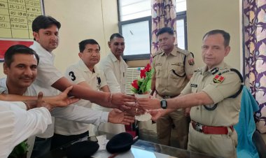 रेंज आईजी ने किया मुण्डावर थाने का निरीक्षण, जनप्रतिनिधियों द्वारा उठाई समस्याओं पर विशेष कदम उठाने का दिया आश्वाशन