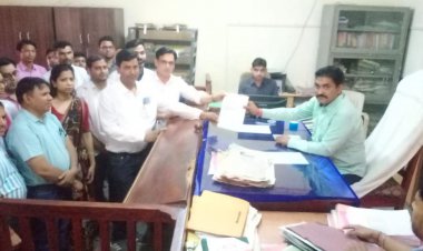 दौसा के लालसोट में डॉक्टर की आत्महत्या के प्रकरण मामले में उदयपुरवाटी के डॉक्टरों ने मुख्यमंत्री के नाम सौंपा ज्ञापन