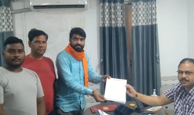 नगर कस्बे के मुख्य मार्गो टूटी व गड्ढेदार सड़को को मरम्मत करने की उठी मांग