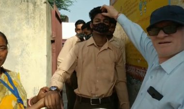 10 वीं बोर्ड की परीक्षाऐं शुरू: परीक्षार्थियों का तिलक लगाकर और कलावा बांधकर किया स्वागत