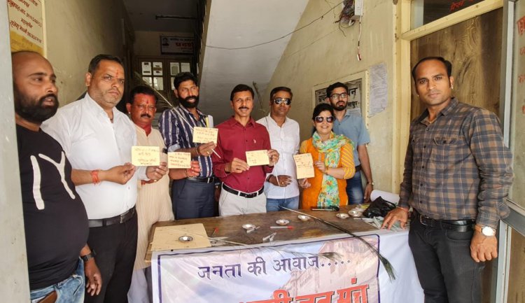 राजस्थानी जनमंच पदाधिकारियों ने खून से पत्र लिखकर टैक्सटाइल पार्क पर भीलवाड़ा का जताया हक