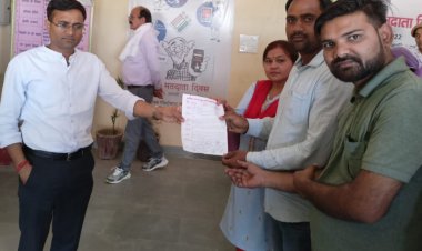 कोविड हेल्थ सहायकों ने 5 माह का वेतन व कार्यअवधि बढ़ाने की मांग को लेकर मुख्यमंत्री के नाम एसडीएम को सौंपा ज्ञापन