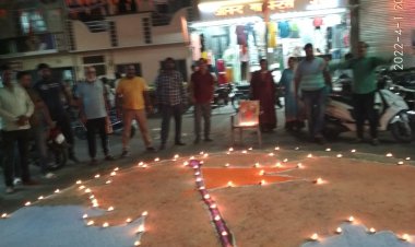 भारतीय नववर्ष विक्रमी संवत 2079 के शुभारम्भ पर भारत माता की तस्वीर व आकृति उकेर किया दीपदान