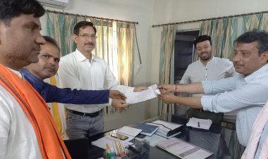 ड़ीग कस्बे के वार्ड दो औऱ नो में पेयजल की समस्या को लेकर भाजपा कार्यकर्ताओं ने अधिशासी अभियंता को सौंपा ज्ञापन