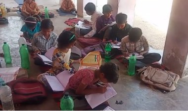 23 वर्षों से संचालित सरकारी स्कूल मे सुविधाओ का अभाव: बिना बिजली गर्मी में बैठने के साथ साथ घर से बोतलो में पीने का पानी लाने को मजबूर मासूम बच्चे