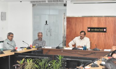 महाप्रबंधक-उत्तर पश्चिम रेलवे की विभागाध्यक्ष और मण्डल रेल प्रबंधको के साथ बैठक: आधारभूत परियोजनाओं को पूर्ण करने व सुरक्षा पर विशेष ध्यान के दिए निर्देश