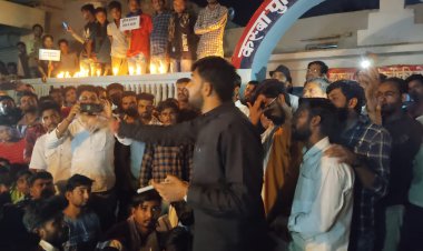 सतीश प्रजापत के हत्यारे को गिरफ्तार करने के लिए बोरावड़ कस्बे में निकाला केंडल मार्च, मुख्यमंत्री के नाम सौंपा ज्ञापन