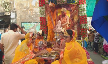 महावीर जयंती पर मकराना में निकला भव्य जुलूस, मुस्लिम समुदाय ने पुष्प वर्षा कर किया स्वागत