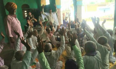 डीग की आठ ग्राम पंचायतों को नगर व सीकरी में जोड़ने का किया विरोध, जाटोली थून में आयोजित हुई पंचायत