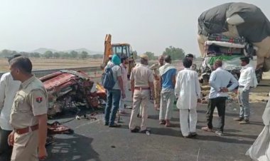 लक्ष्मणगढ़ में दिल्ली मुम्बई एक्सप्रेस वे पर बड़ा हादसा: दो केन्ट्रा गाड़ियों की जबरदस्त भिड़ंत में तीन की मौत, 4 घायल