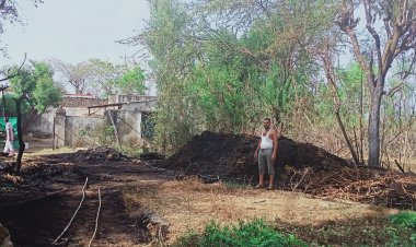 बाठरडा खुर्द गांव के सतावल में अज्ञात कारणों से बाड़े में लगी आग, चारा हो गया राख