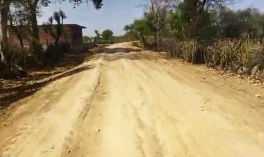 दो जिले को जोड़ने वाले रास्ते पर भीलवाड़ा में पक्की रोड़ तो चितोडगढ में कच्चा रास्ता